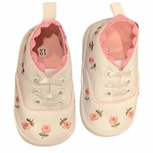 Baby Girl Shoes White Floral Embroidered, NWOT